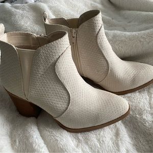 MIA ivory boots size 7.5